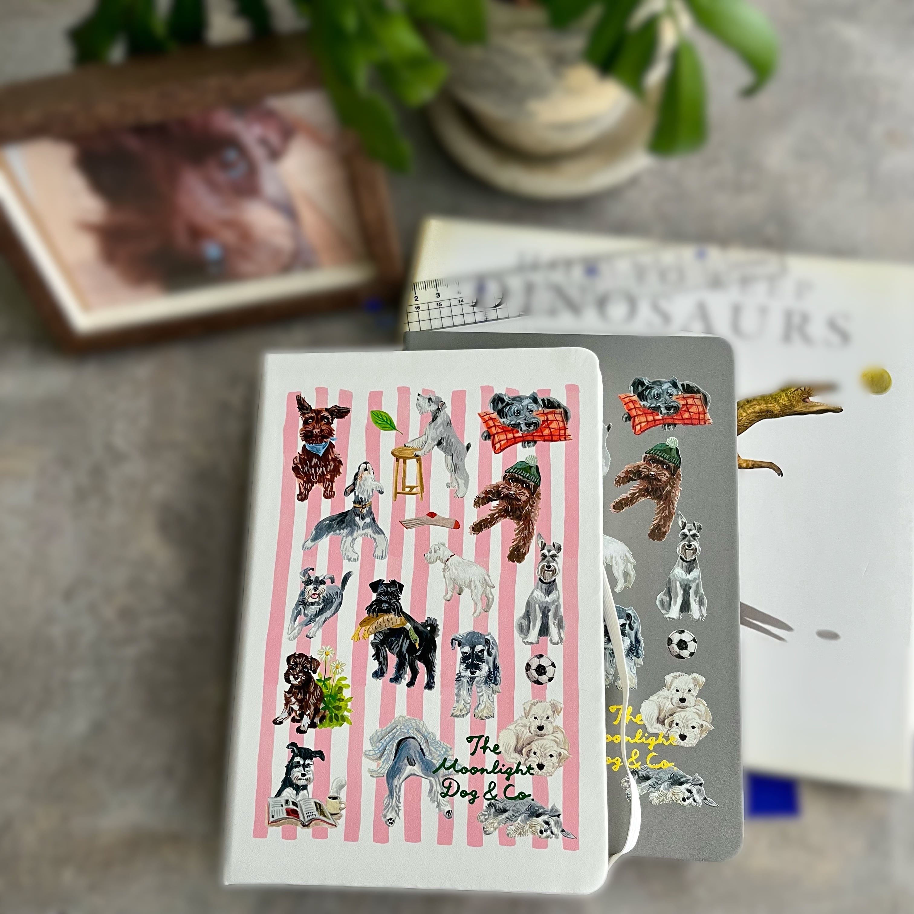【ご予約販売。11月中旬から発送開始。配送はネコポス利用のため配達日時のご指定はできません】15 SCHNAUZERS ノートブック A5