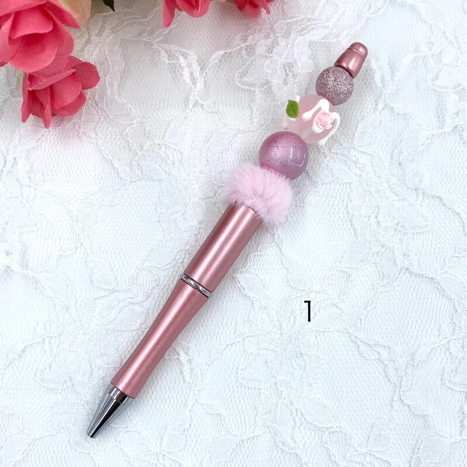 カスタムボールペン✨タッチペン 夜光薔薇 蝶々 ラブブカスタム