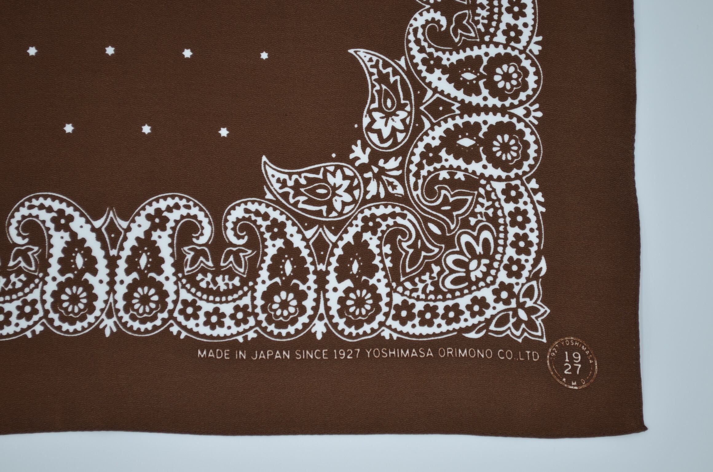 Snoop/ 洗えるシルクスカーフ/ 浜ちりめんシルク【Brown-ペイズリー柄