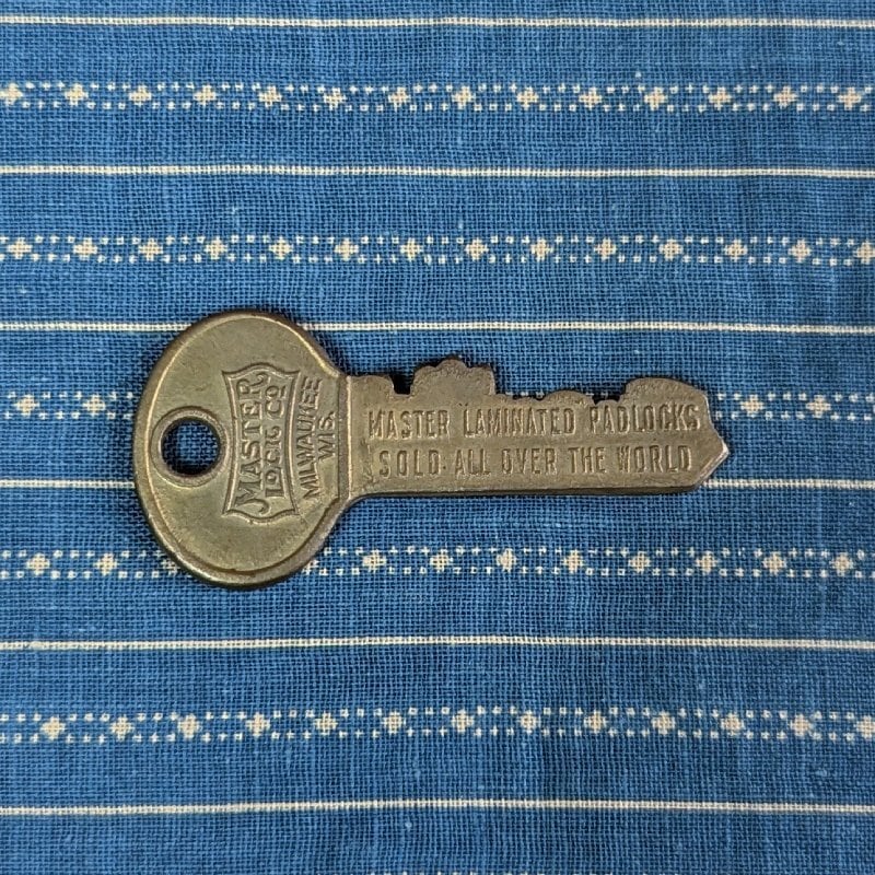 1933 CHICAGO WORLD'S FAIR Souvenir Key -G- | Wonder Wear