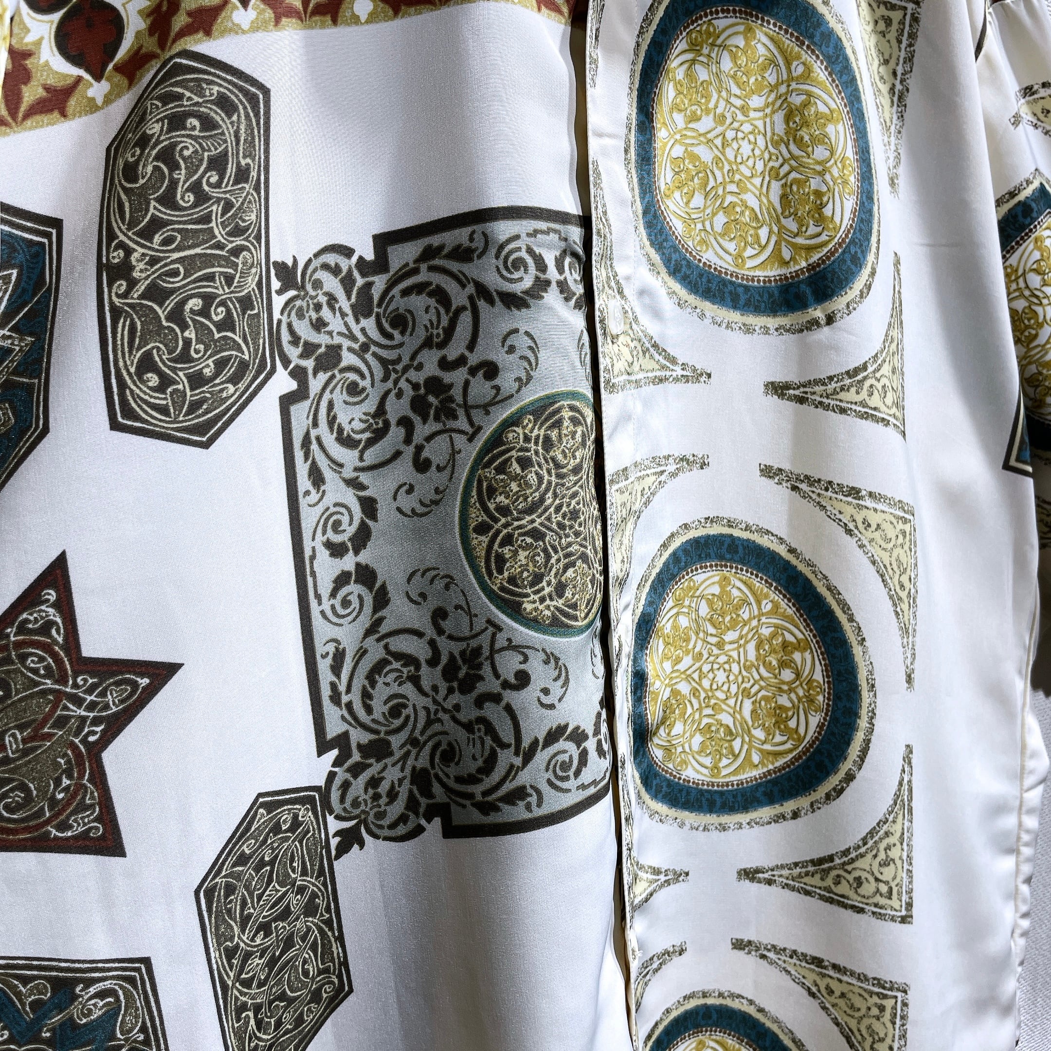 1990s Modern ethnic art printed vintage drape loose SS shirt