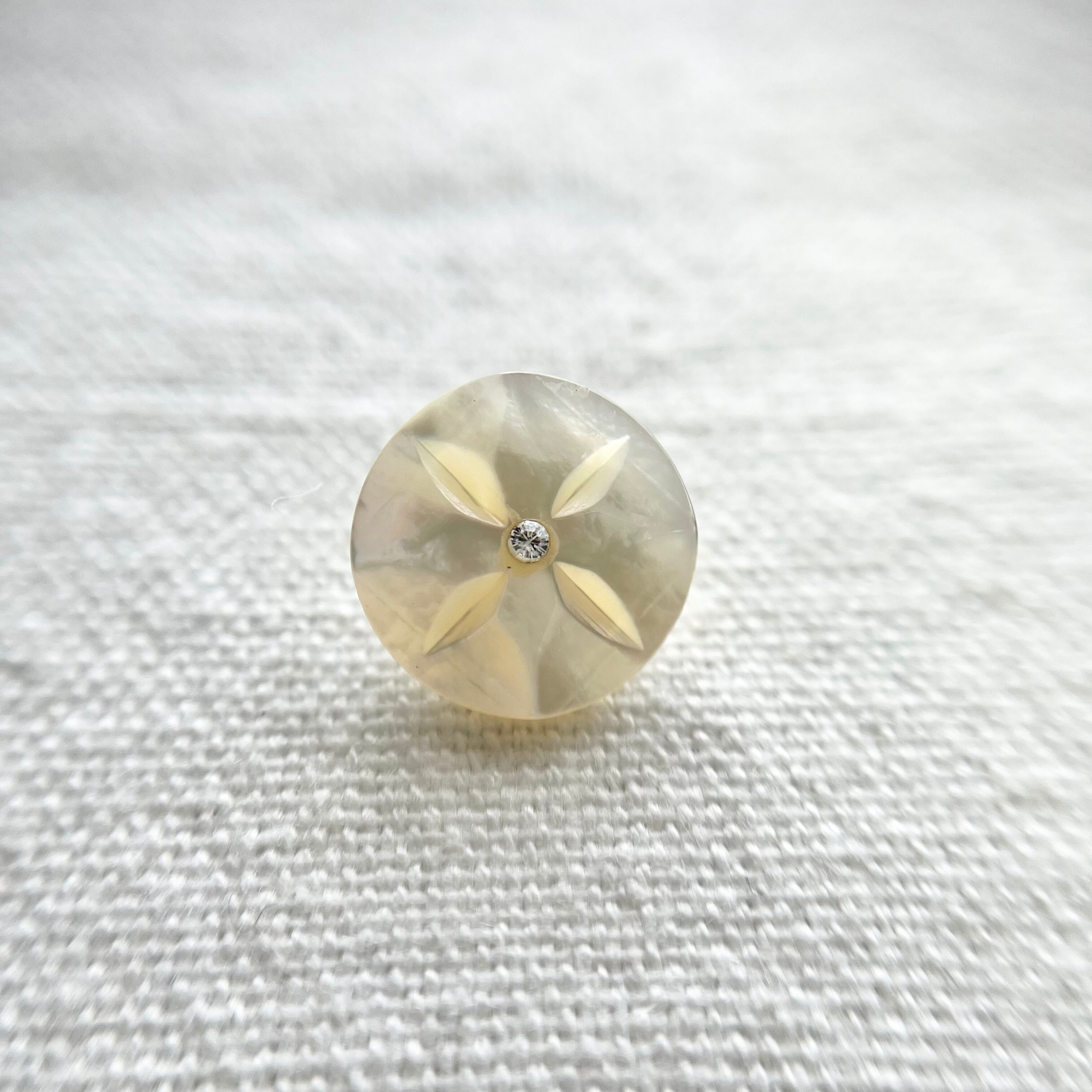 1粒ラインストーン×白蝶貝クロスフラワー 13㎜