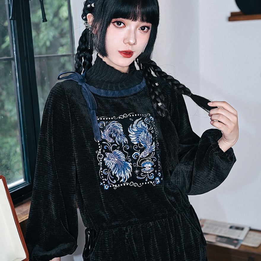 美品、ネイティブ格雷斯中国 グレースチャイナ＃アンティーク・キャニスター(角) 中華ゴシック チャイナ風 ハイネック 刺繍入り ショートスウェット