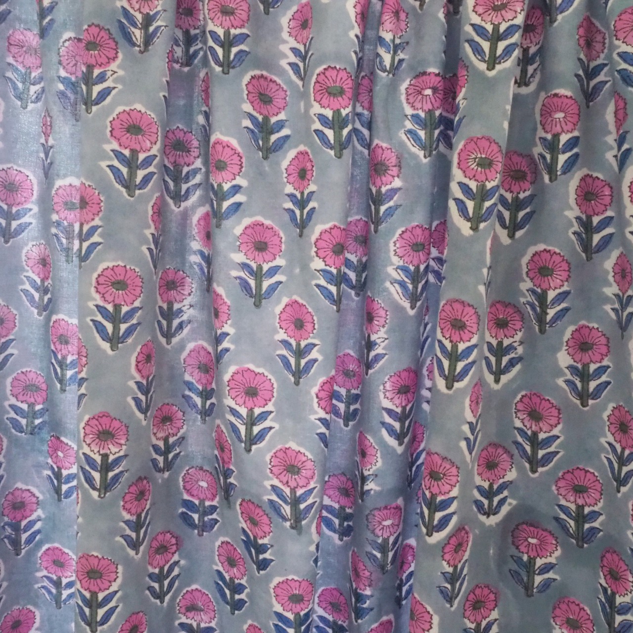 ブロックプリント生地【50cm単位】インド綿  小花柄 スモークブルー×ピンク #53218-BL2