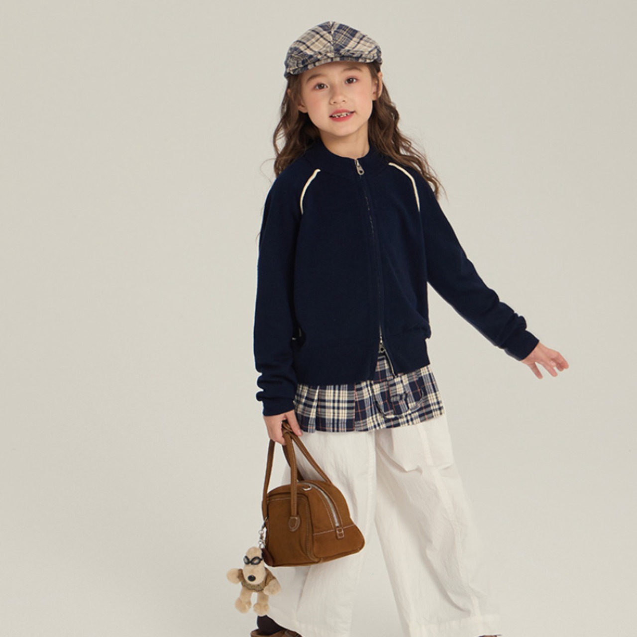 秋ミニマリストカーディガン