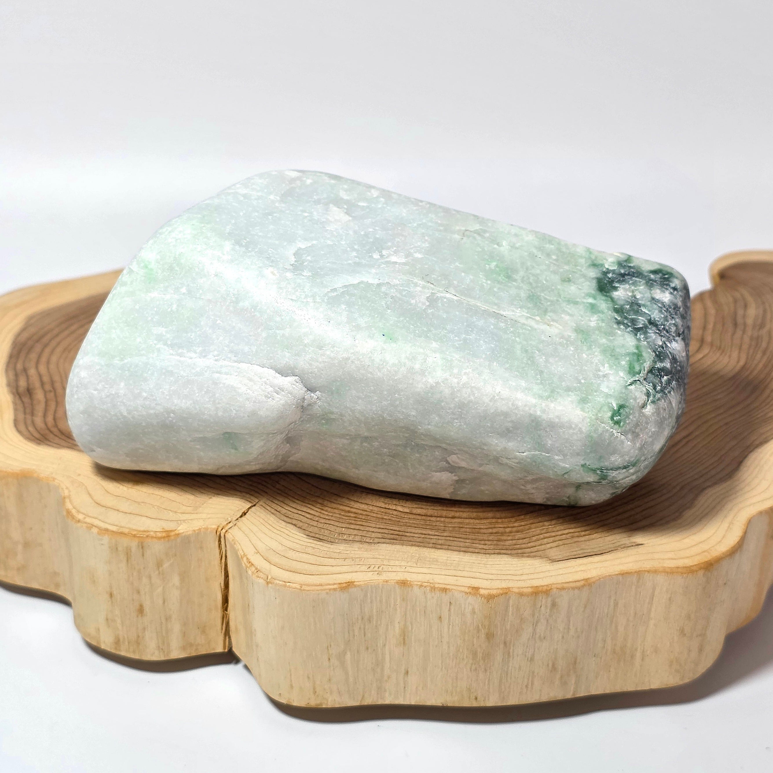 糸魚川翡翠:原石:小滝 BG0040 | 糸魚川翡翠工芸家 赤羽可行BASE