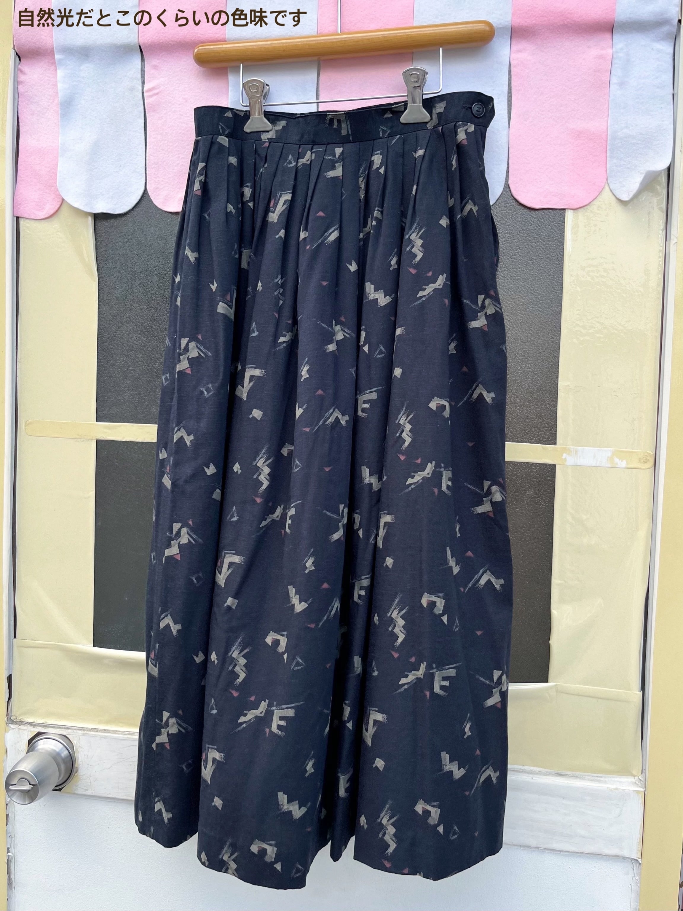 geometric pattern tuck skirt