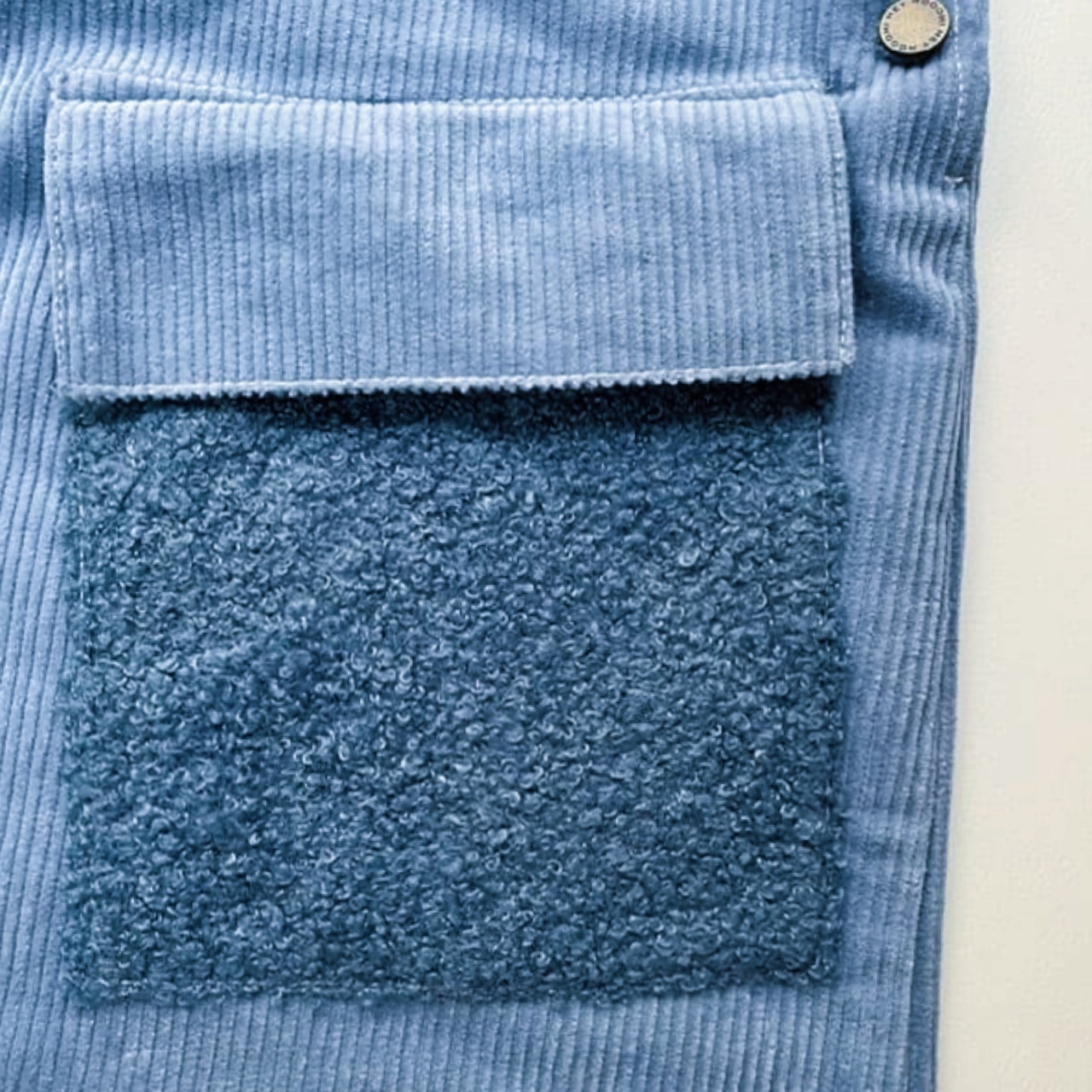 【そっと繋がる。】服ごと自分を説明するコーデュロイ サメゆるだぼサロペット/ Corduroy Shark Overalls (Loose-Fit & Self-Expressive) - 16