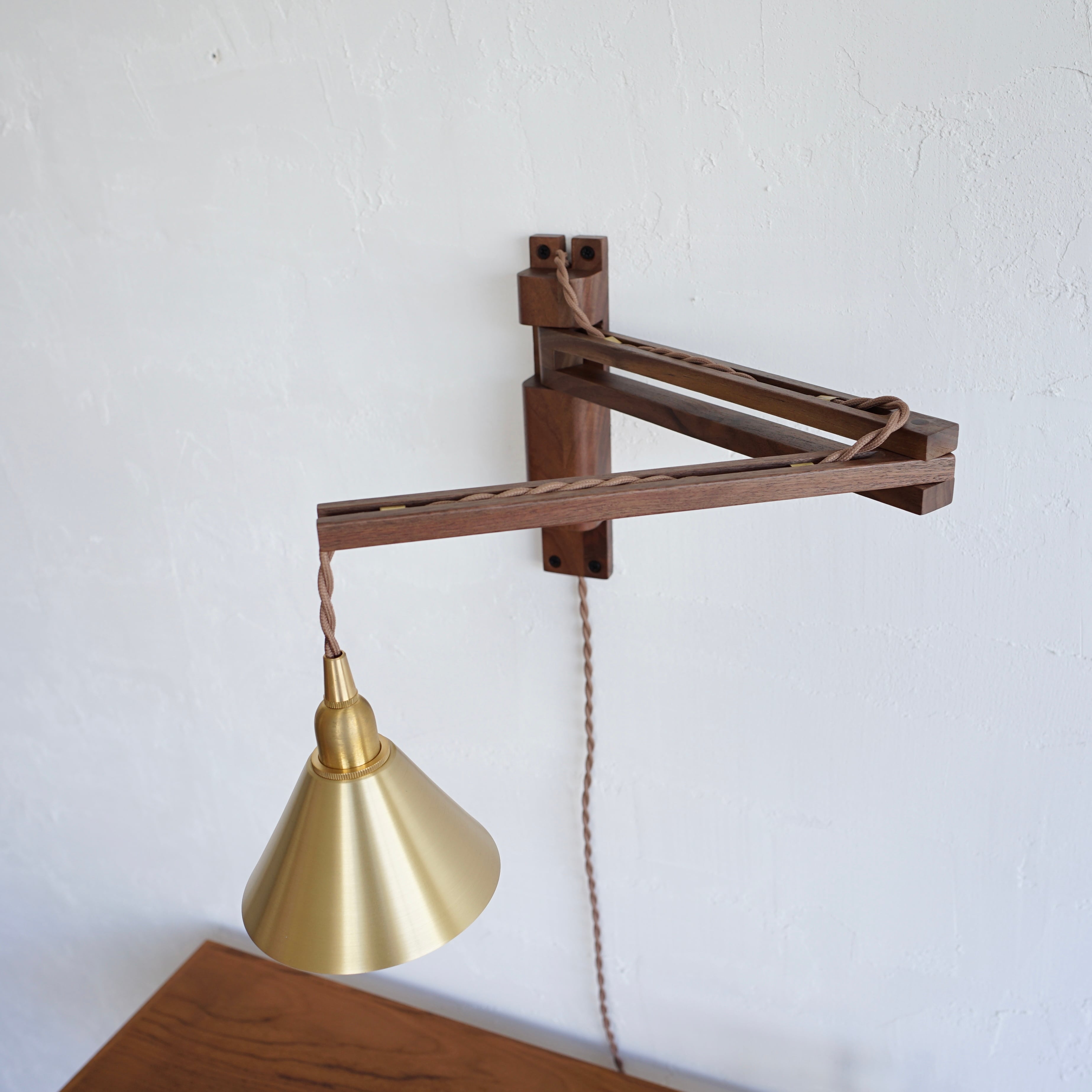 ウォールランプ【type 02】WALNUT 無垢材 木製壁付けブラケット