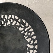 黒鉄の皿 透かし模様 2L 直径約32.5cm