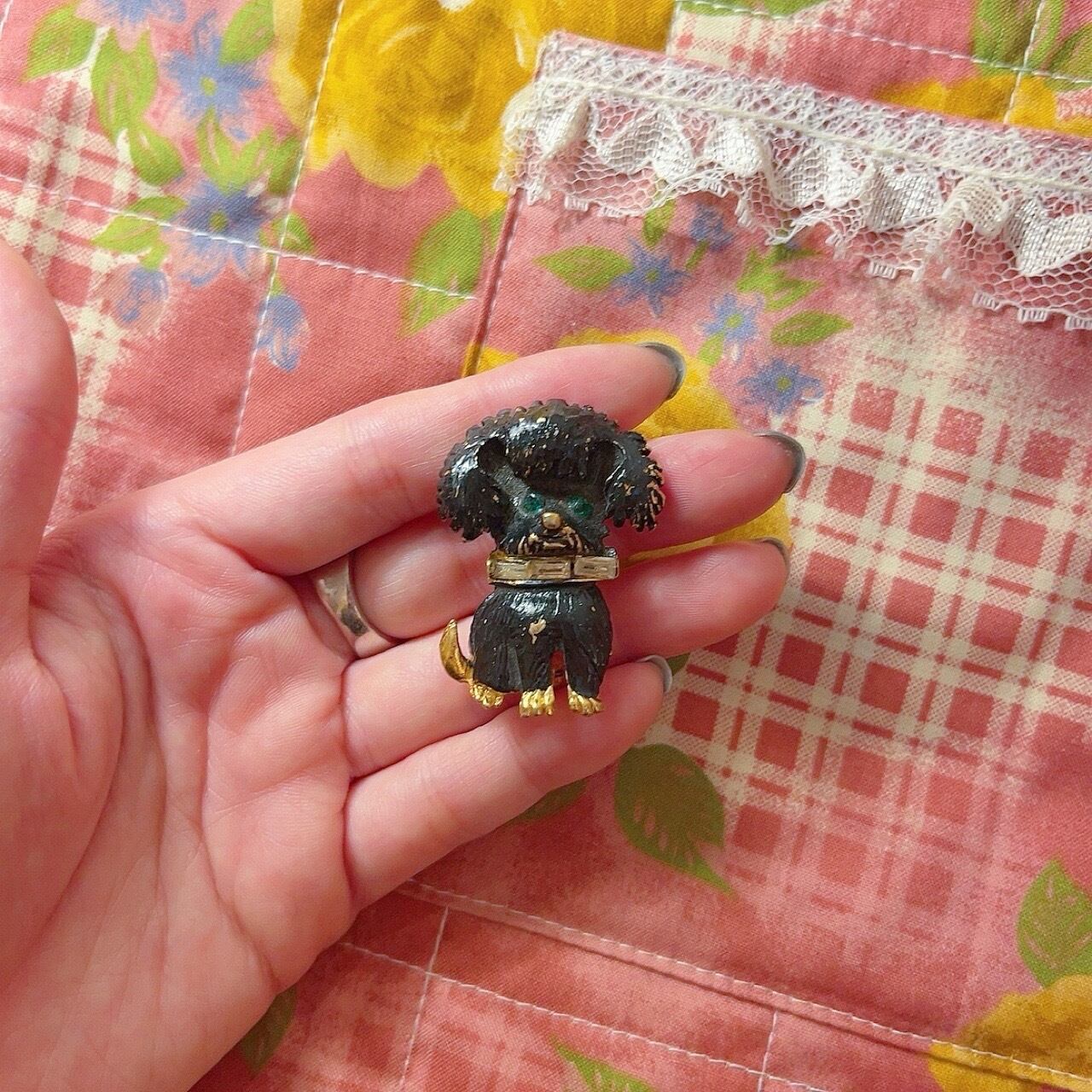 green eyes dog brooch