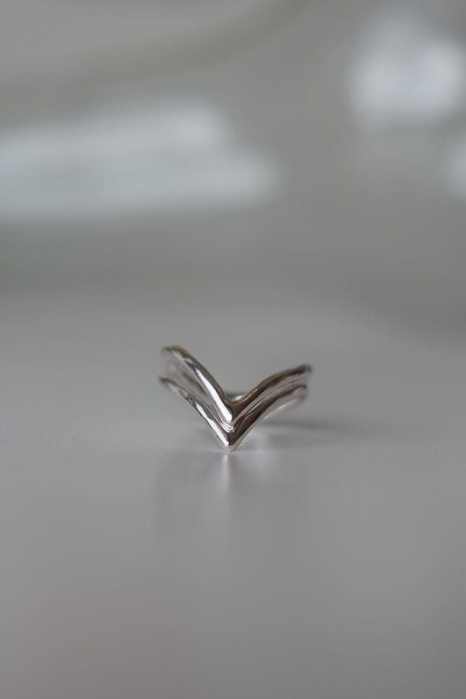 R(アール) 2連のVリング