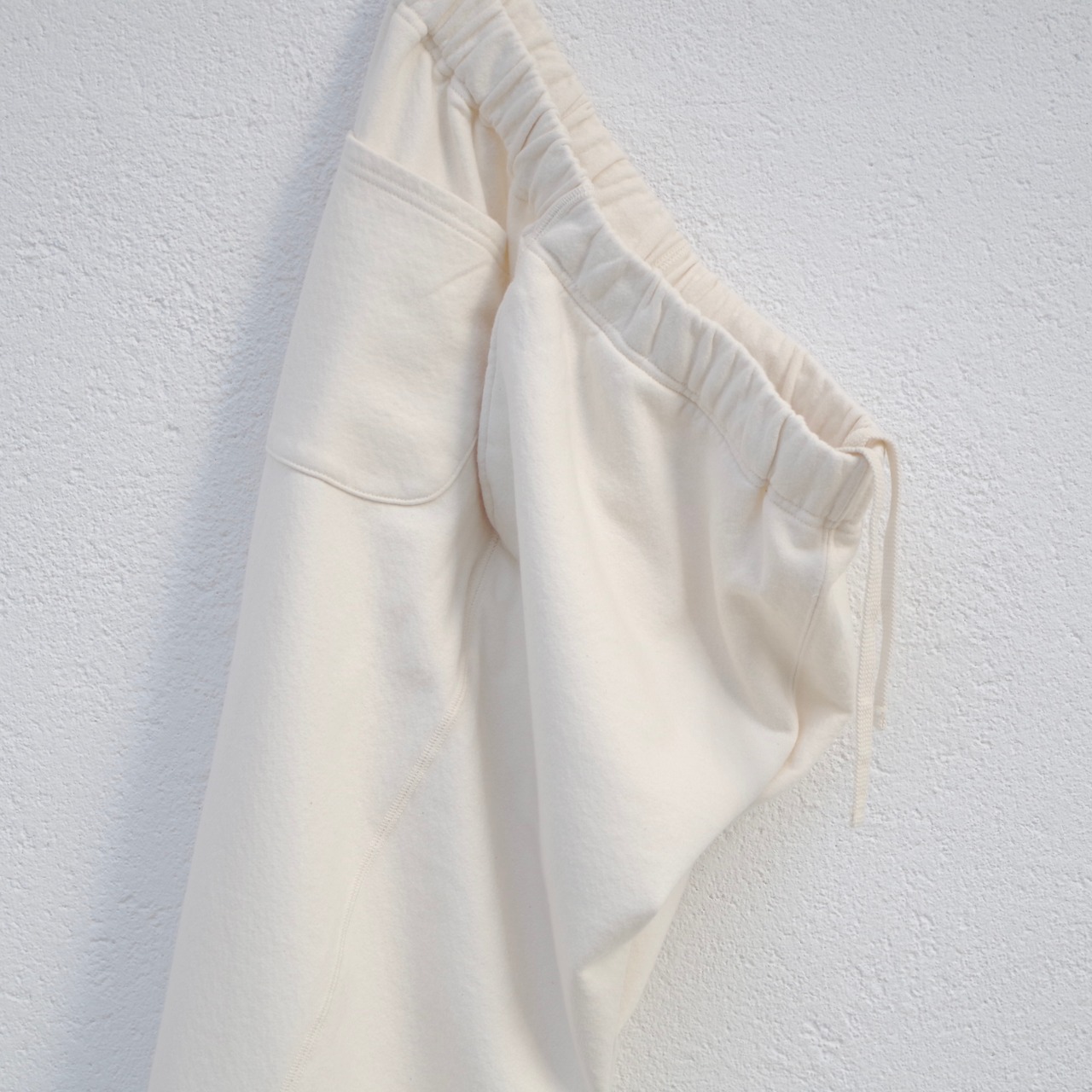 HATSKI Loose Sweat Pants Ecru HTK-22008