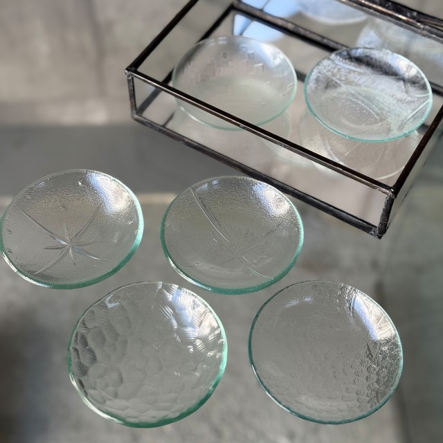 【在庫限りで販売終了】レトロガラス　豆皿　わかば