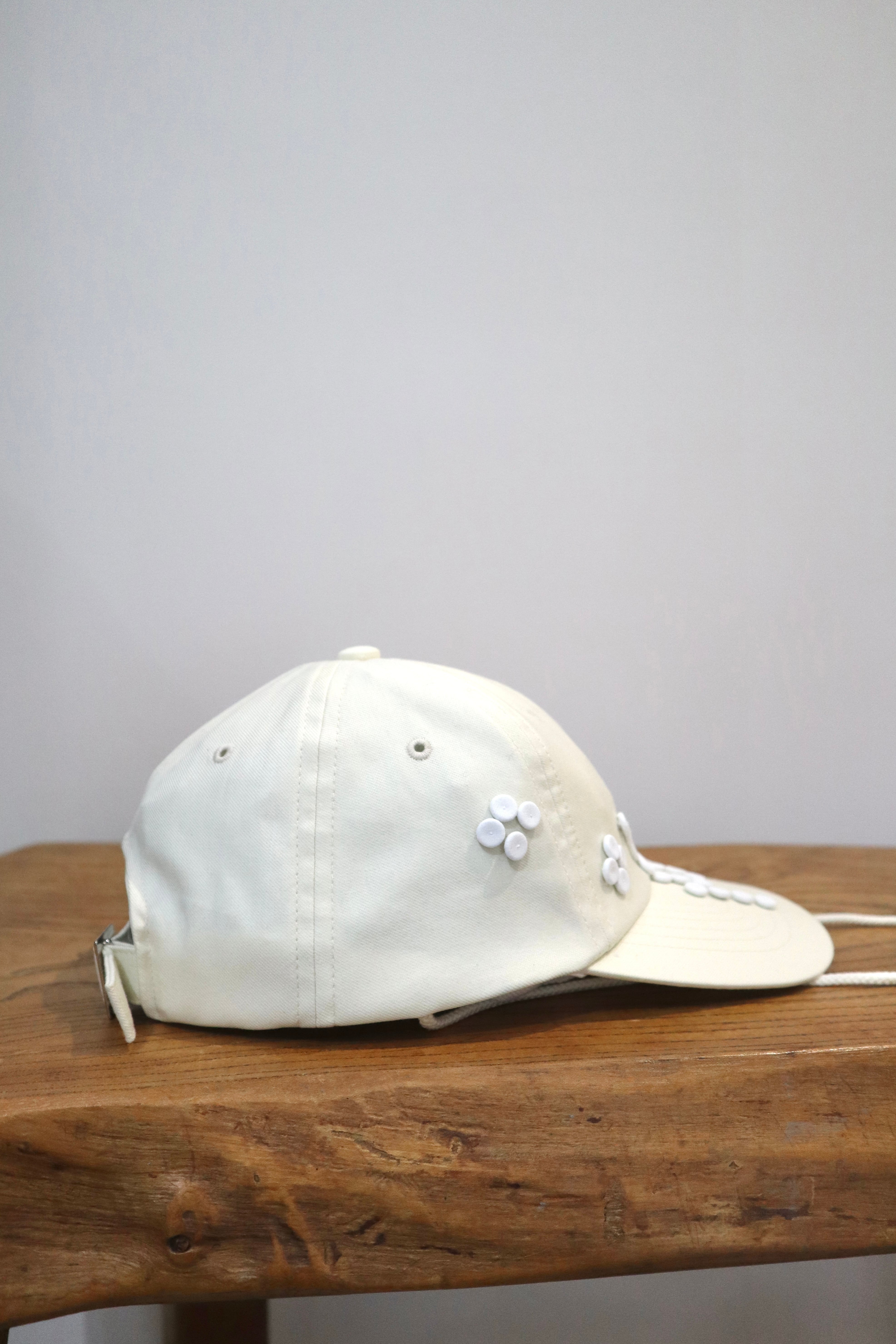 【即購入可】リブノブヒコ　キャップ　白 RIV NOBUHIKO】AUBADE EMBROIDERY CAP | TOLMA.