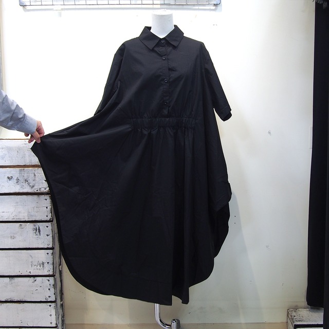 最終プライス No 552 タック切替プルオーバーワンピース Glimmer 黒を基調とした モードスタイルを中心に取り扱うブランド 最終プライス No 552 タック切替プルオーバーワンピース Glimmer 黒を基調とした モードスタイルを中心に取り扱うブランド