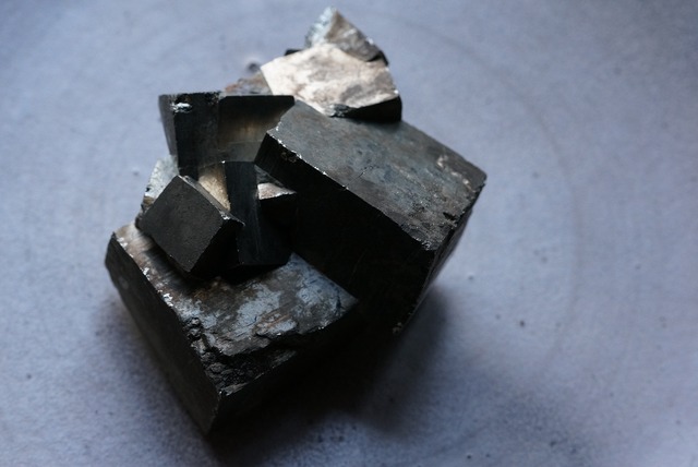 パイライト 黄鉄鉱  Pyrite cluster