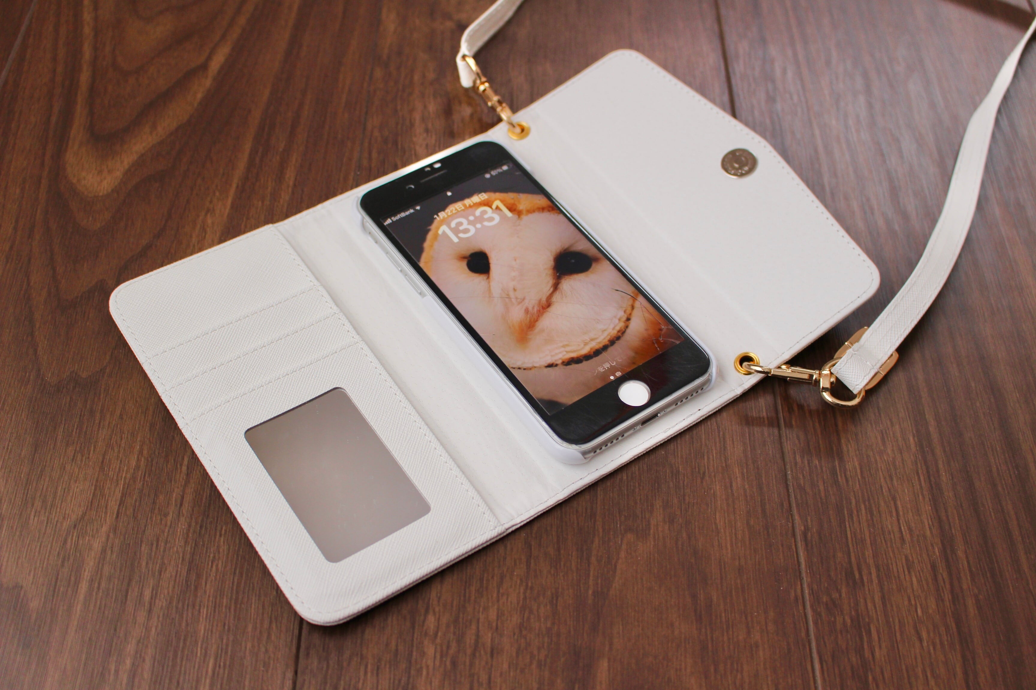 【美品】フェンディ スマホケース ストラップ付　3way ズッカ エンボス加工 美品】フェンディ スマホケース ストラップ付3way ズッカ エンボス加工