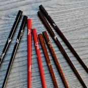 山岸紗綾　さやこ　蝶々のおはし　拭き漆　Saya Yamagishi – Butterfly Chopsticks　-fukiurushi