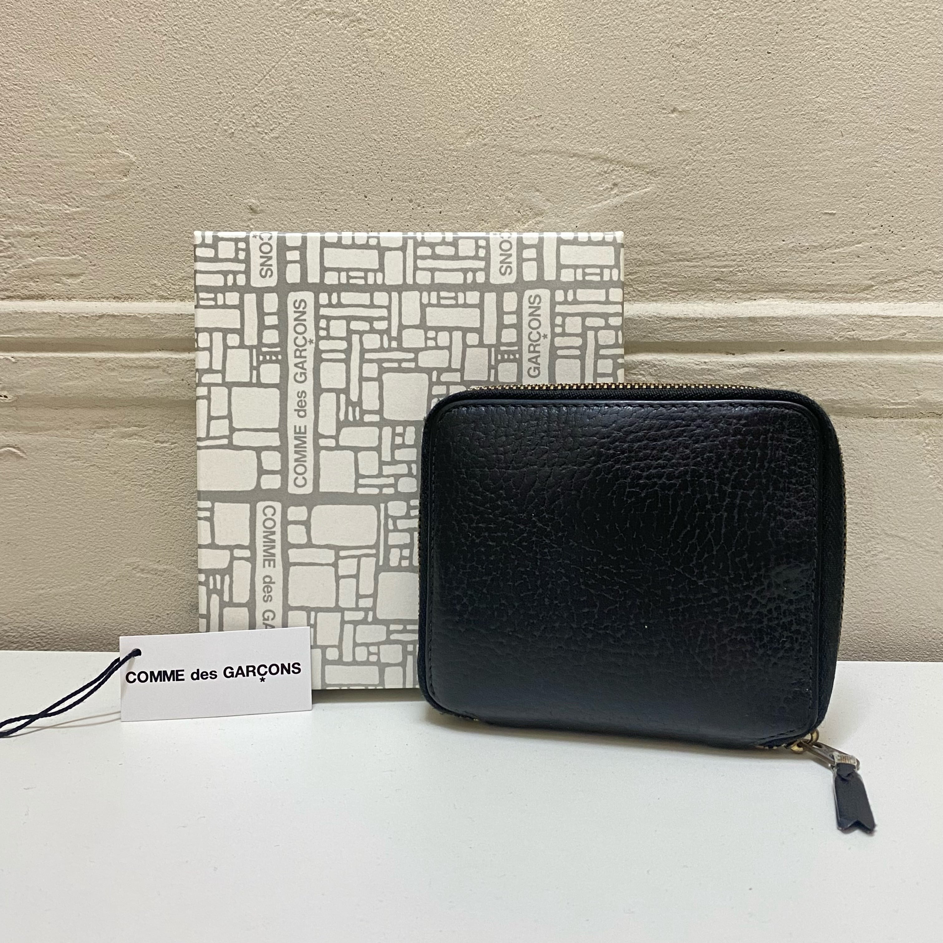 COMME des GARCONS コムデギャルソン ラウンドジップ 二つ折り  