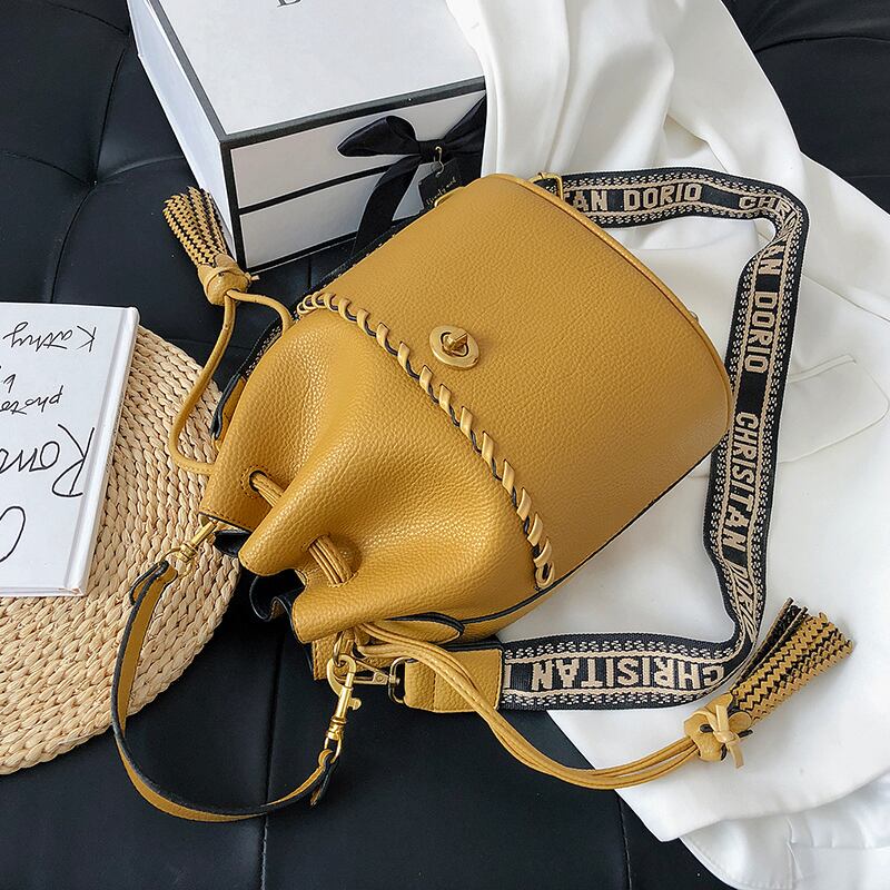 夏のレディーススモールバッグ2020新しい流行のファッションワイルドインシングルショルダーメッセンジャーバッグネットレッドポータブルバケットバッグ 手作りハンドバック59358109577