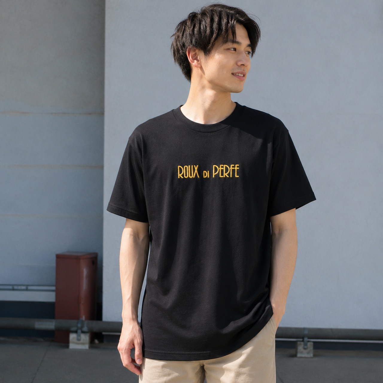 ゴールド刺繍Tシャツ