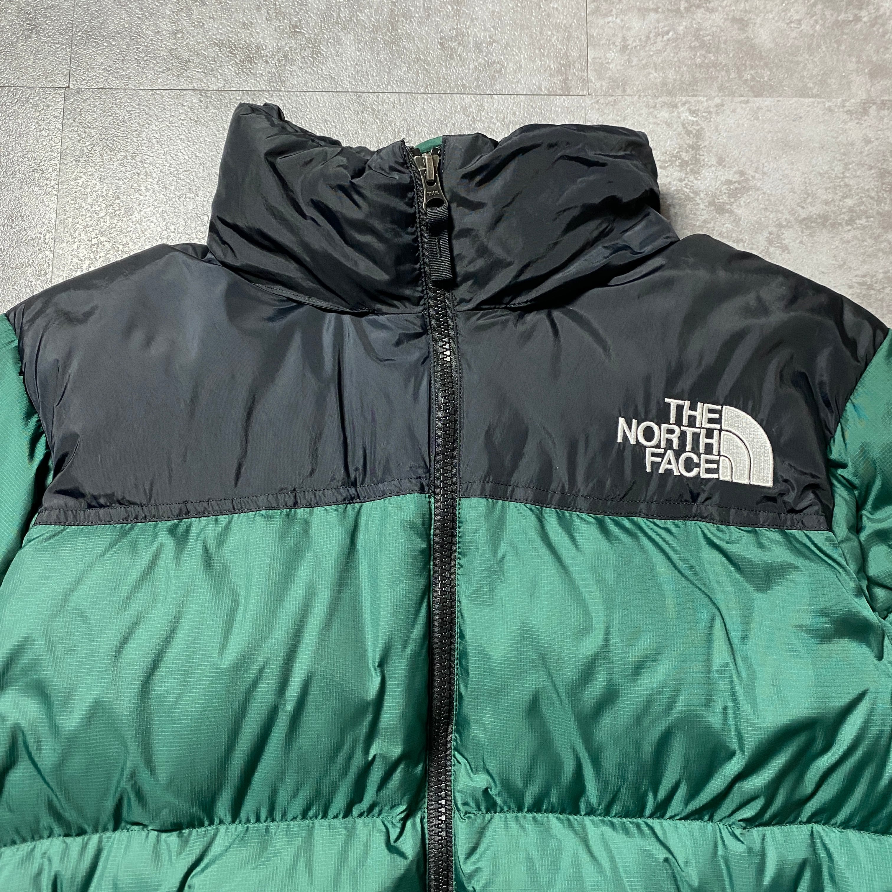 THE NORTH FACE ノースフェイス ヌプシ 刺繍ロゴ グリーン YKKジップ THE NORTH FACE ノースフェイス ヌプシ 刺繍ロゴ グリーン YKKジップ
