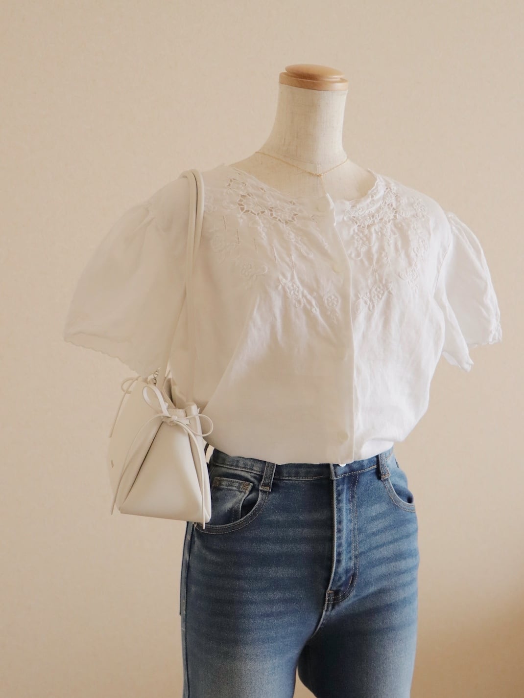 ●Hand embroidery design linen 100% short sleeve blouse