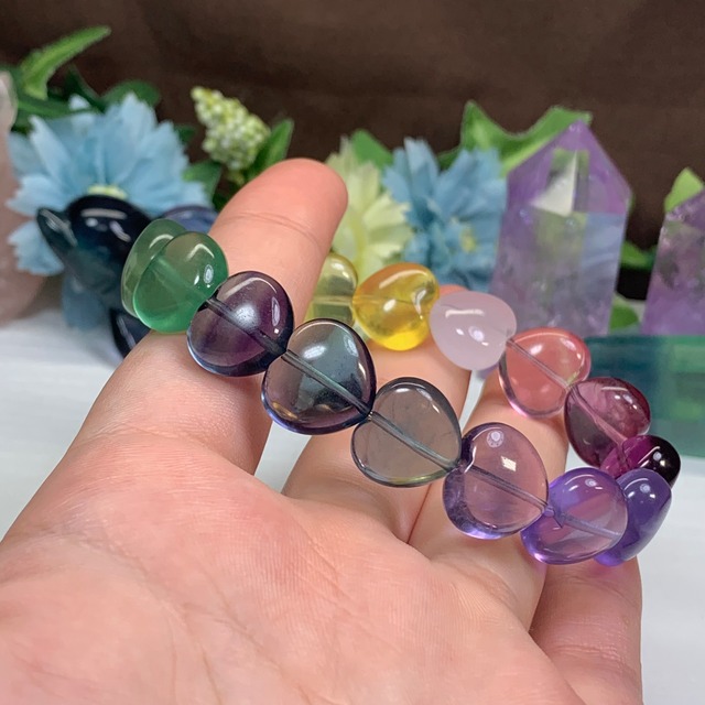 4.美発色☆ぷるんとしたフローライトハート ブレスレット