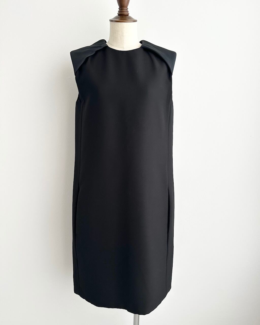 CÉLINE by phoebe philo SHOULDER PAD SHIFT DRESS | dear closet
