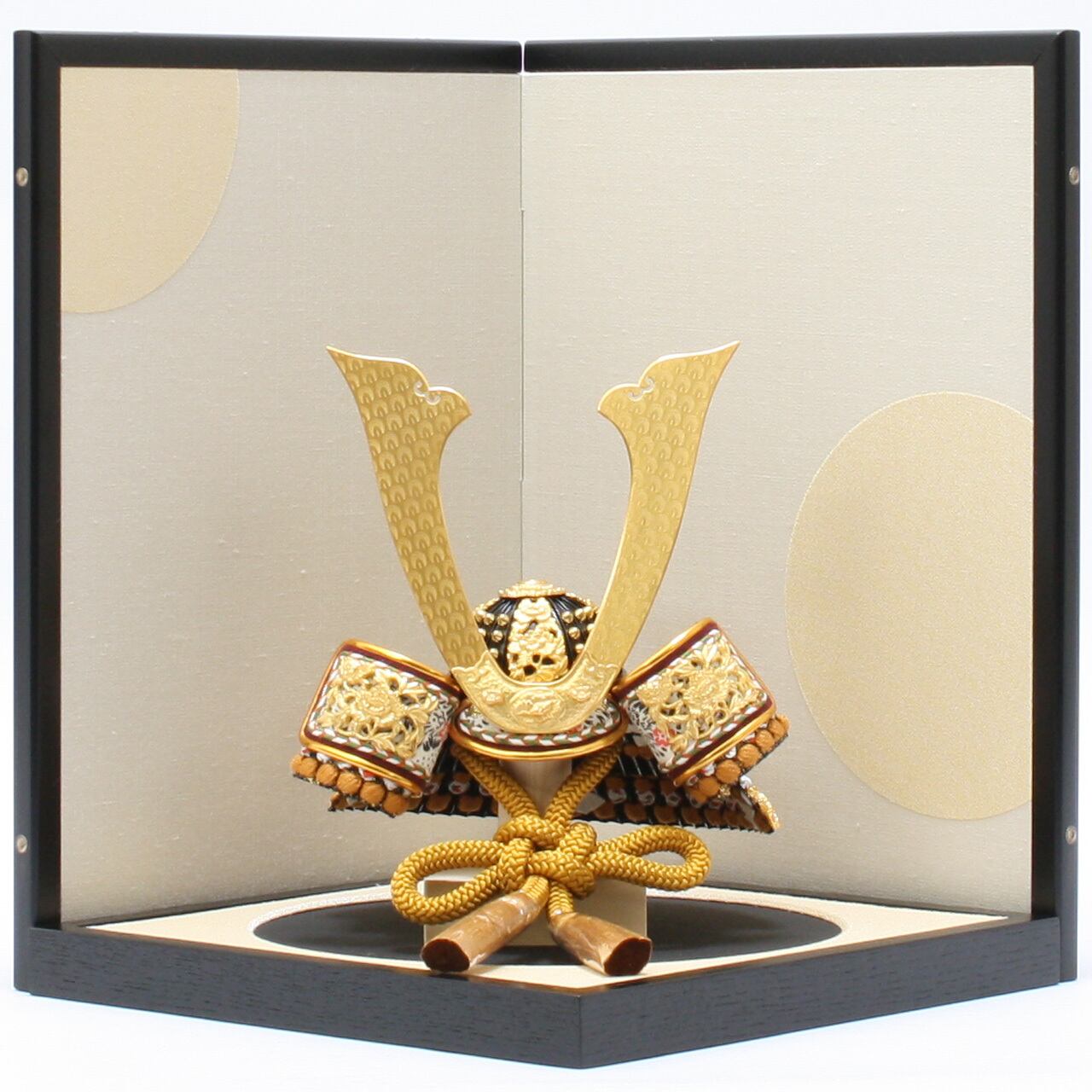 五月人形|コンパクト|おしゃれ|モダン|インテリア|プレミアム|こだわり|おすすめ|作家|伝統工芸士|京甲冑《商品名》50808-0117 武久兜 8号 黒金チラシ しころ 緋白縅 52200-0144 台屏風セット円空 黄色