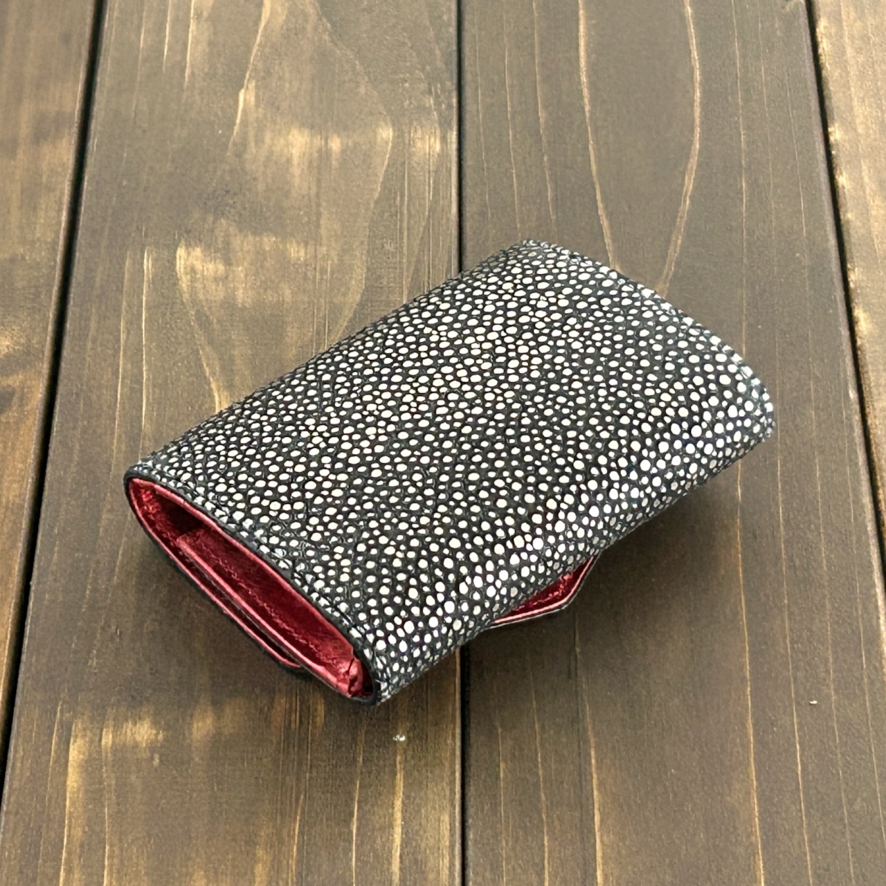 スティングレイ コンパクトウォレット オブシディアン シルバー