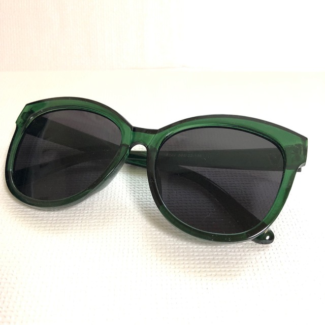 サングラス ｕｖ４００ ビッグフレーム ケース付 ボストン型 小顔効果 レディース 紫外線対策 緑 黒 Sakuranbo