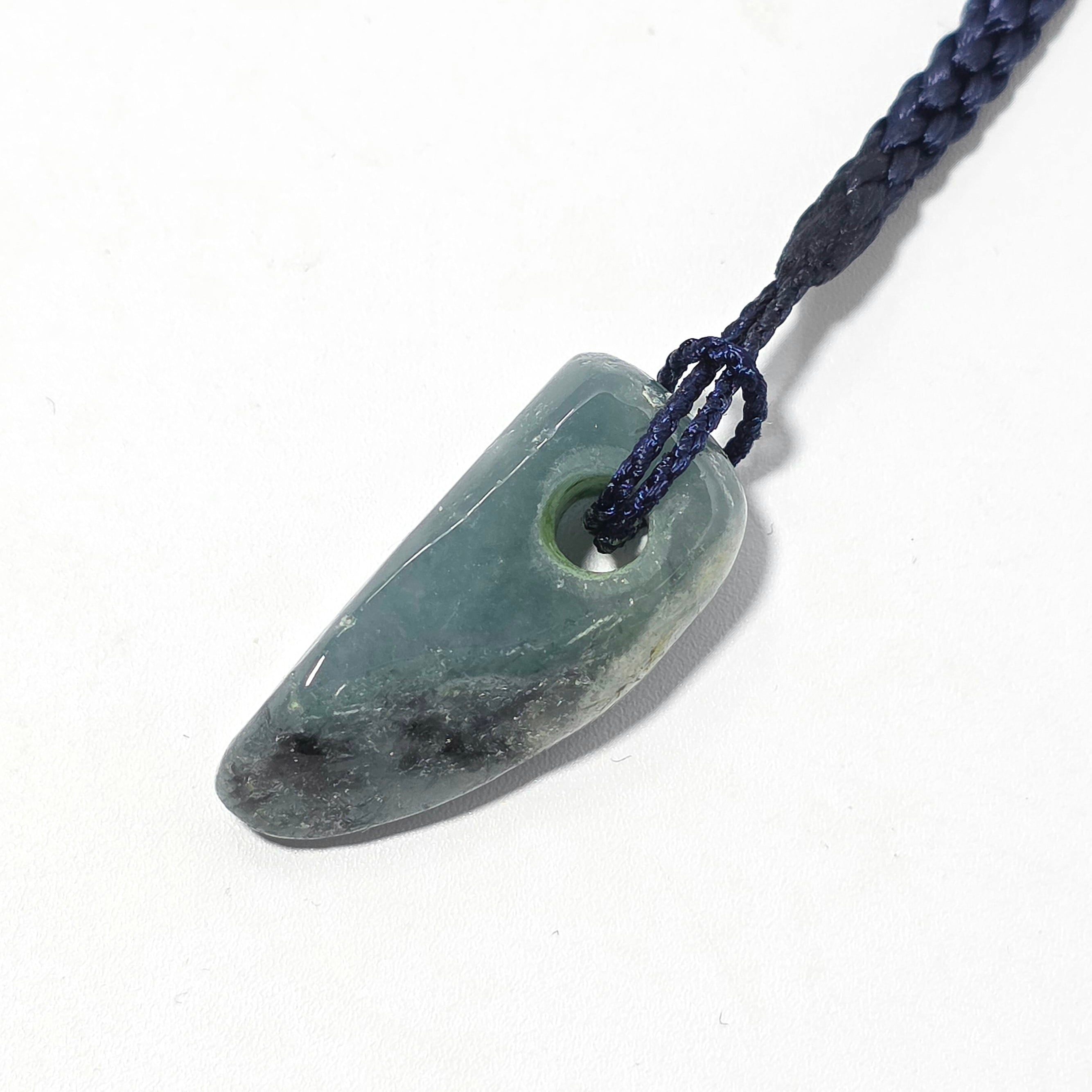 入コン沢 勾玉:糸魚川翡翠 MT0224 | 糸魚川翡翠工房こたきBASE店