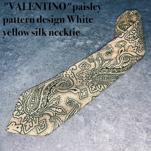 "VALENTINO"paisley pattern design White yellow silk necktie
