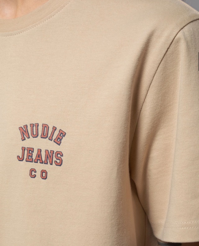 Nudie jeans 2022 ヌーディージーンズ   SUMMER COLLECTION   Roy Logo Tee Cream 半袖teeシャツ クリーム