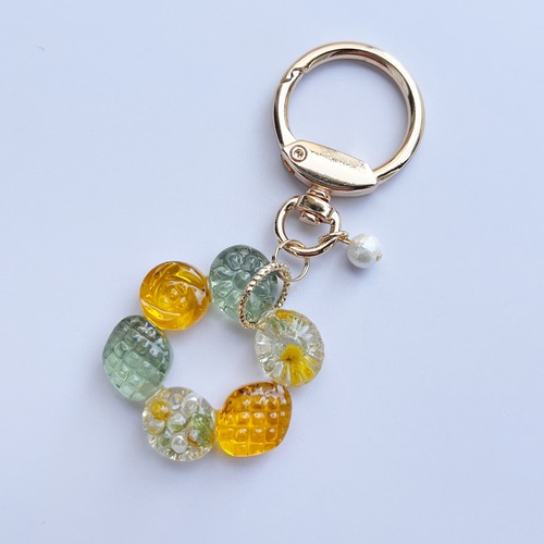 本物のお花を使ったフラワードロップリースのネックレス　ブローチ・キーホルダー変更可能　ミモザ　イエロー