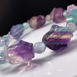 D18ペンギンさん沢山！フローライトデザインブレスレット