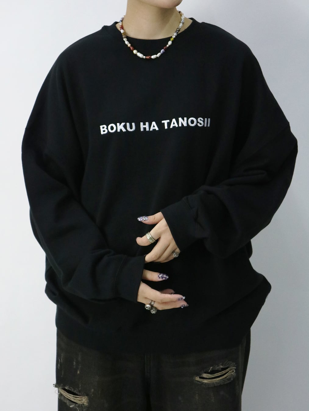 BOKU HA TANOSII ロゴスウェット ブラック 3 着回し カジュアル BOKU HA TANOSII ／ ボクタノスウェット クラシックフィット \"ブラック