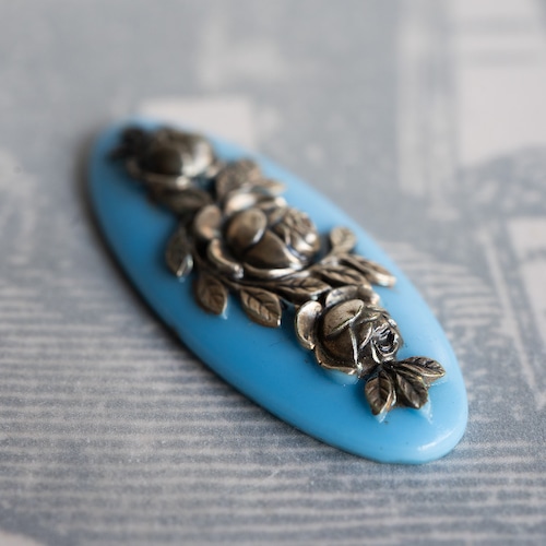 ヴィンテージ ローズのガラスとメタルのカボション（オーバル縦長・1コ）