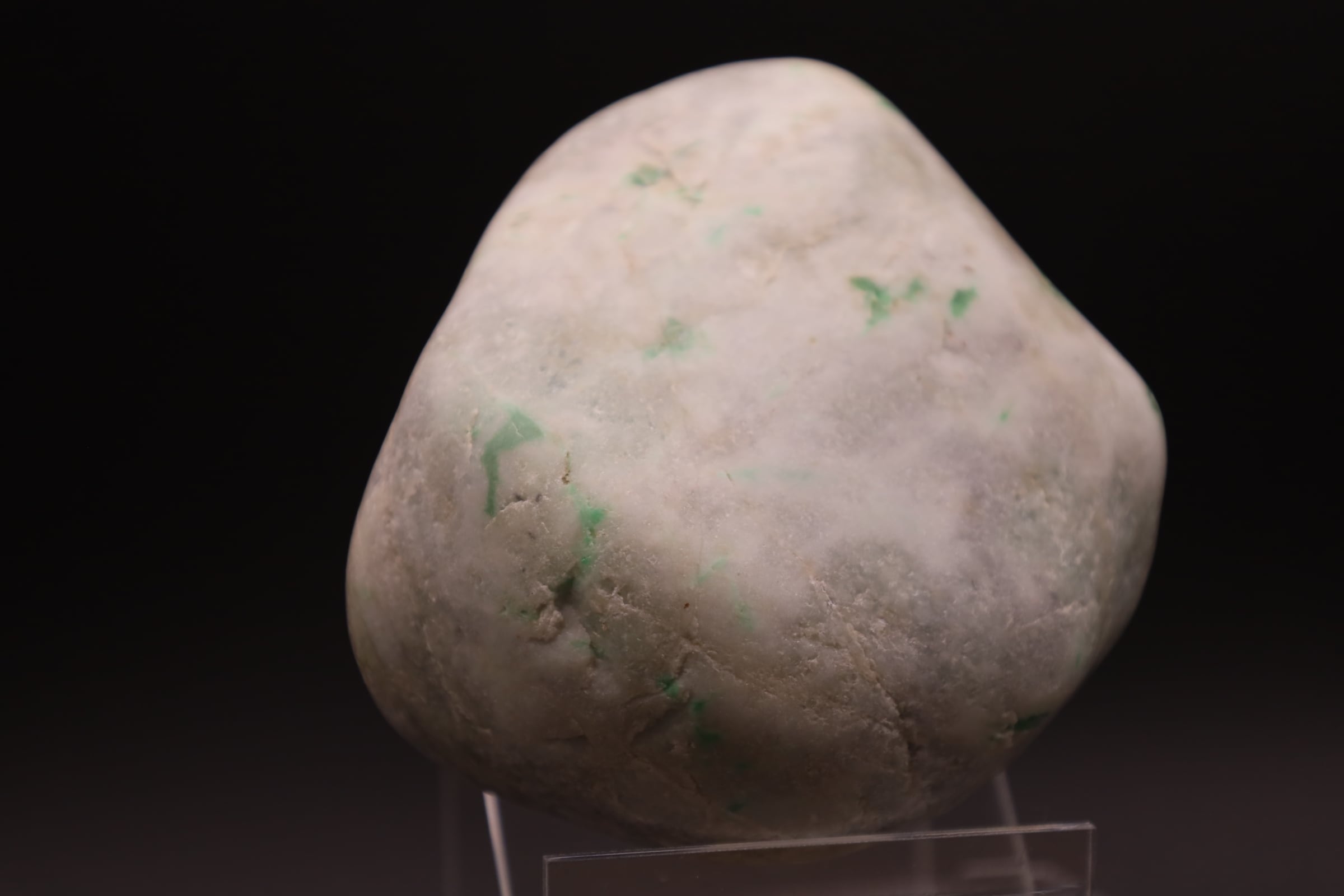 糸魚川翡翠原石未研磨海石(ひすい ヒスイ Jadeite)IJ260343 ヒスイ