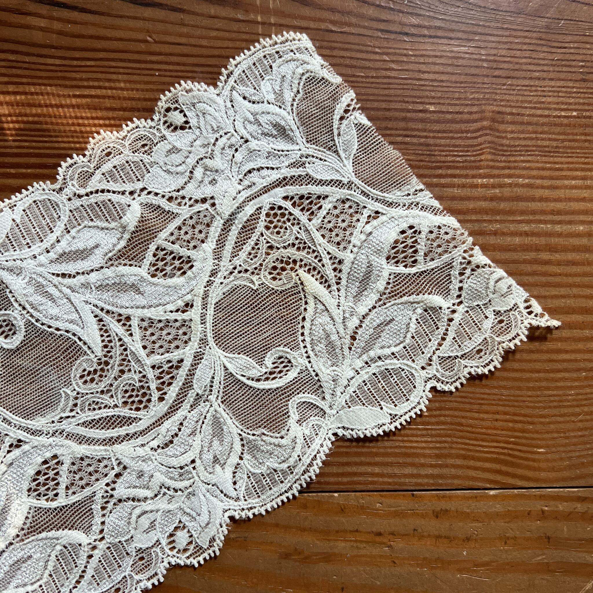 古いレース(C) ハギレ ドイリー フランスアンティーク ヴィンテージ