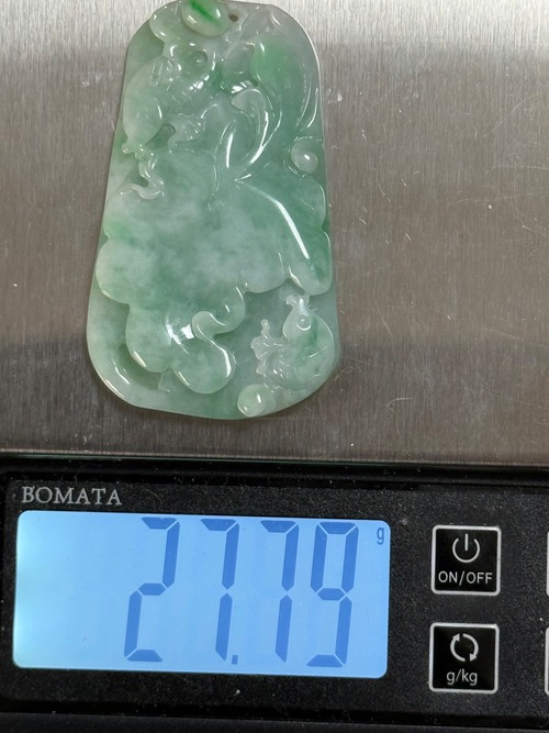 ミャンマー産翡翠ペンダントトップ　緑が綺麗・画像4