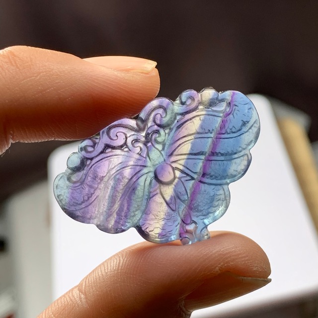 幻想的な色合い♪蝶々フローライトペンダントトップ