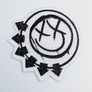 送料無料！ ★刺繍アイロンワッペン★【 ブリンク 182 ( blink-182、ブリンク ワン エイティートゥー )】   〚アメリカン雑貨 アメトイ〛