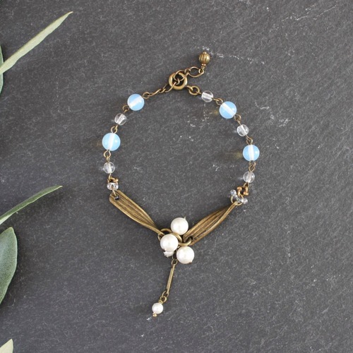 ヤドリギ　古代ケルトの伝説　聖なる木のブレスレット　乳白色ガラスビーズ