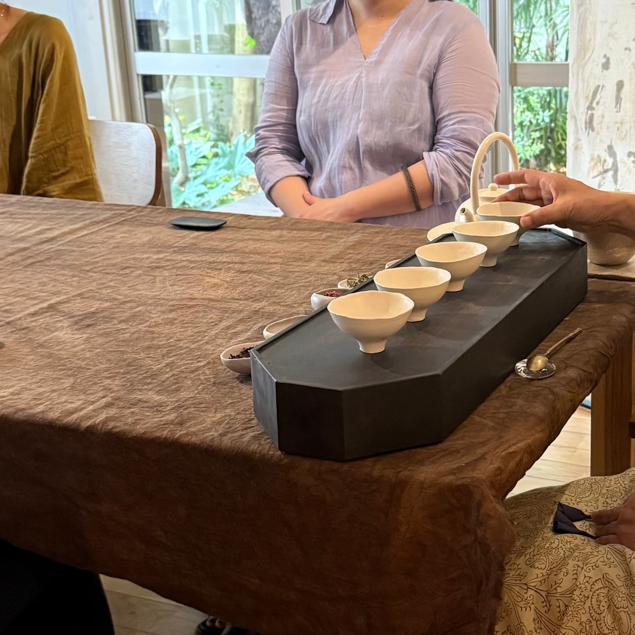 徒爾 茶盤長 大 サクラ 黒漆（国産/松煙） | gallery 一白