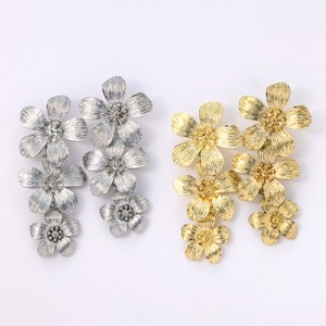 E-132 3連フラワーピアス Silver/Gold