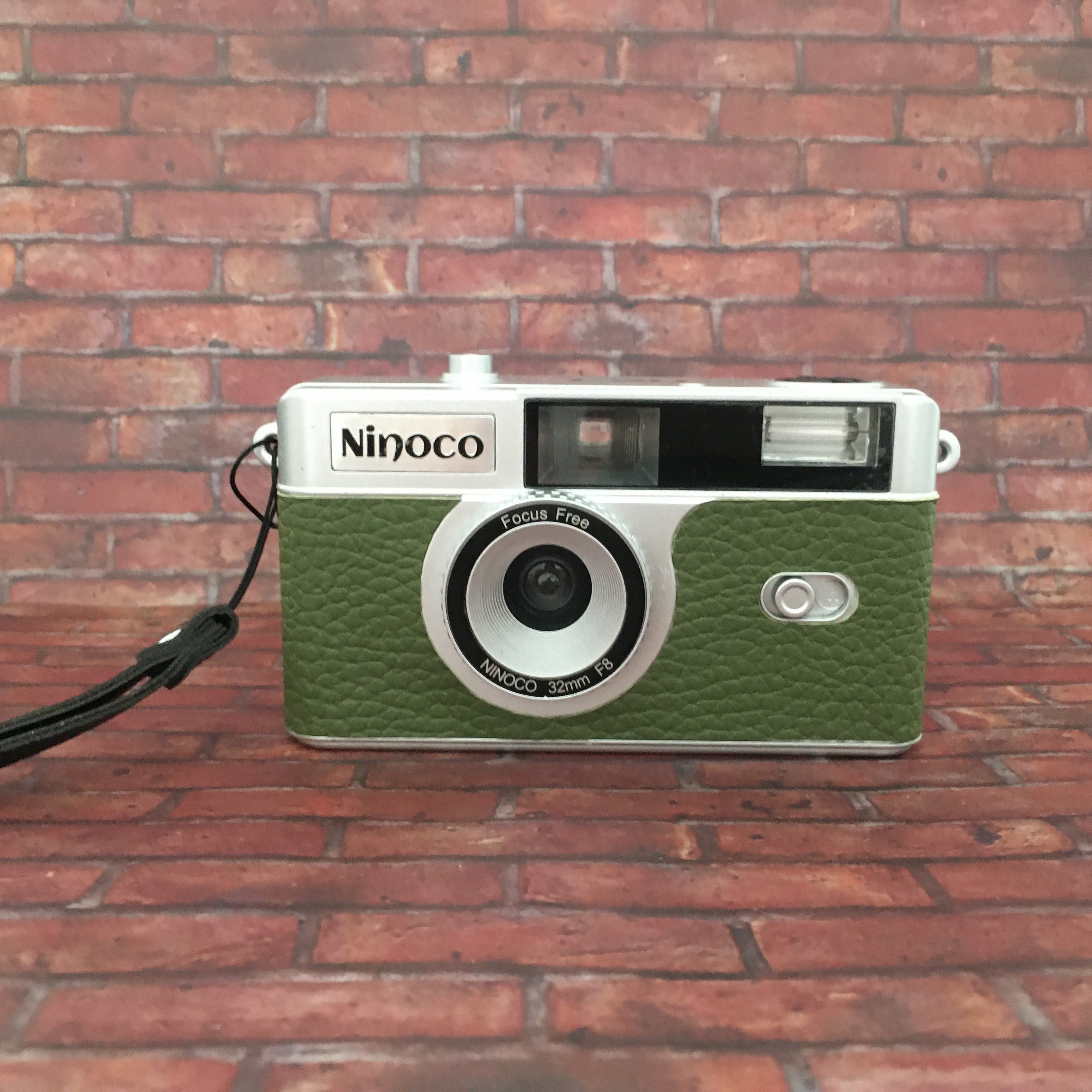 Compact 35mm フィルムカメラ <抹茶グリーン> ただいまフィルム1本付いてます