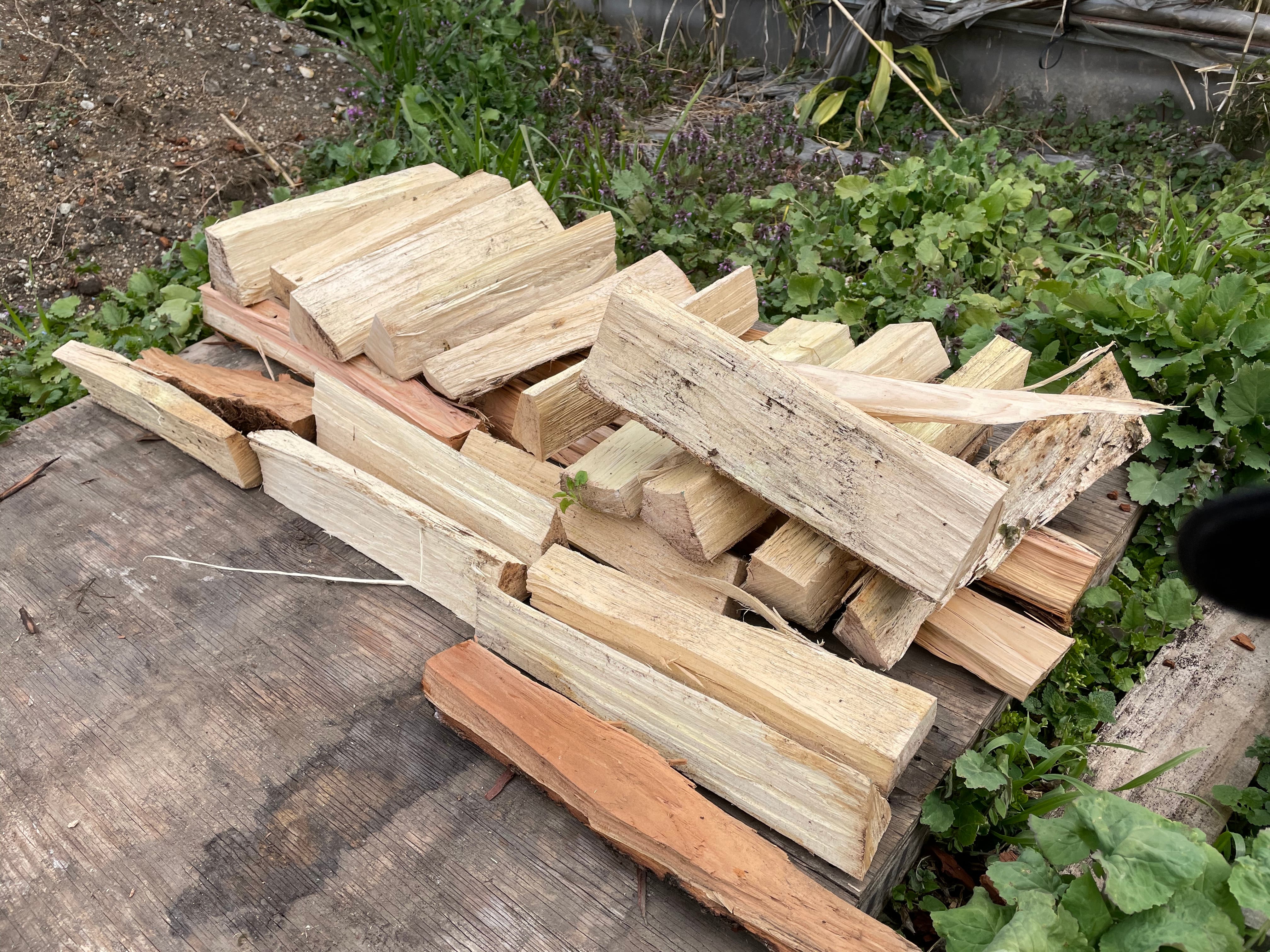 広葉樹の薪、mix です。